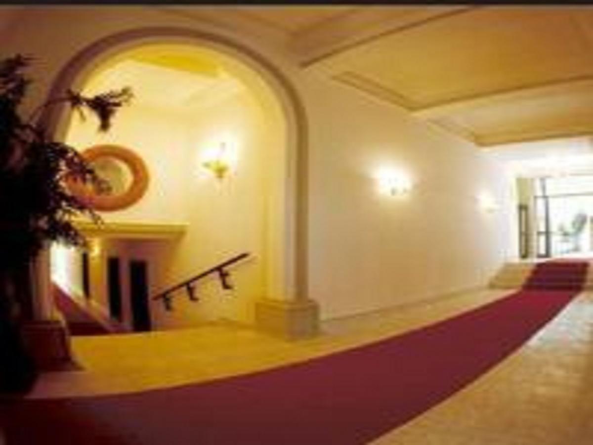 M Plaza Hotel Akkra Exterior foto